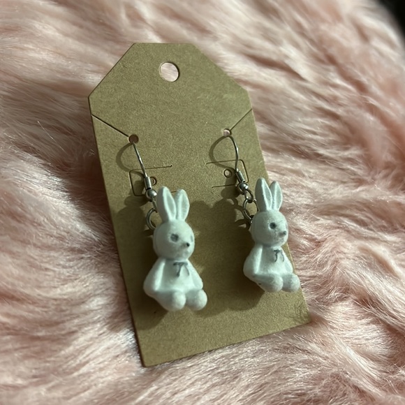 Felt rabbit earrings, fuzzy bunny earrings white and silver nickel free - Picture 3 of 6